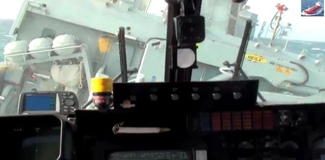lynx-helicopter-landing-on-ship-rough-sea-play